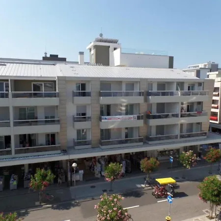 Tranquil Getaway Wit Terraces And A Pool Apartmán *