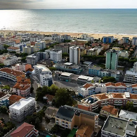 Tranquil Getaway Wit Terraces And A Pool Apartmán Bibione